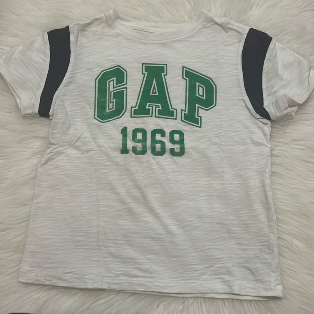 GAP boy's T-shirt, Size S. As for children 6-7 years old.
